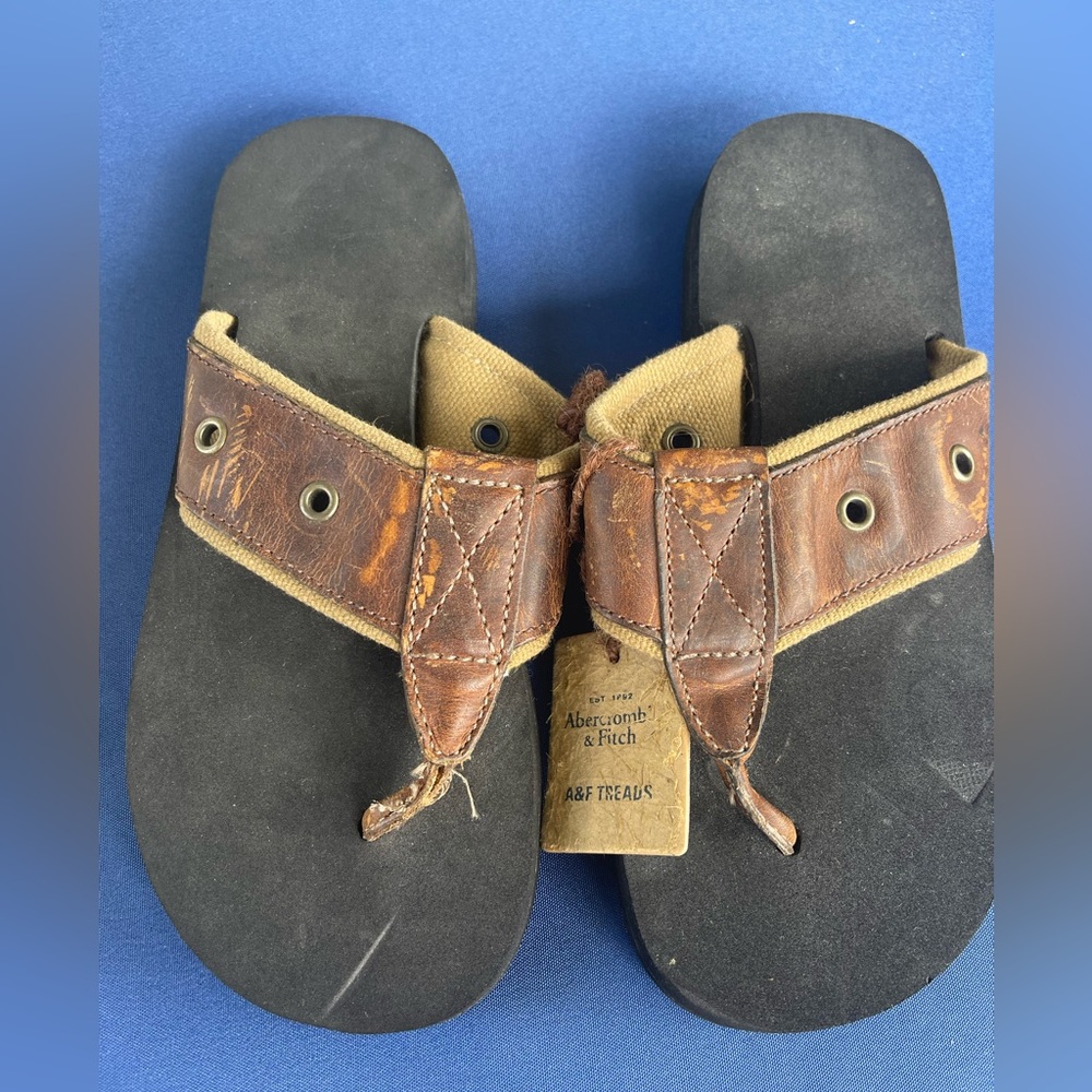 Abercrombie & Fitch men’s leather flip flops vintage size 6 NWT